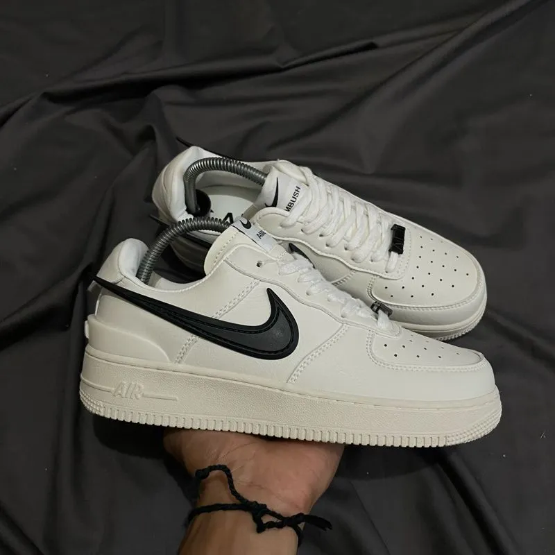 Nike Indie Futurist Sneakers Pria white black photo 1