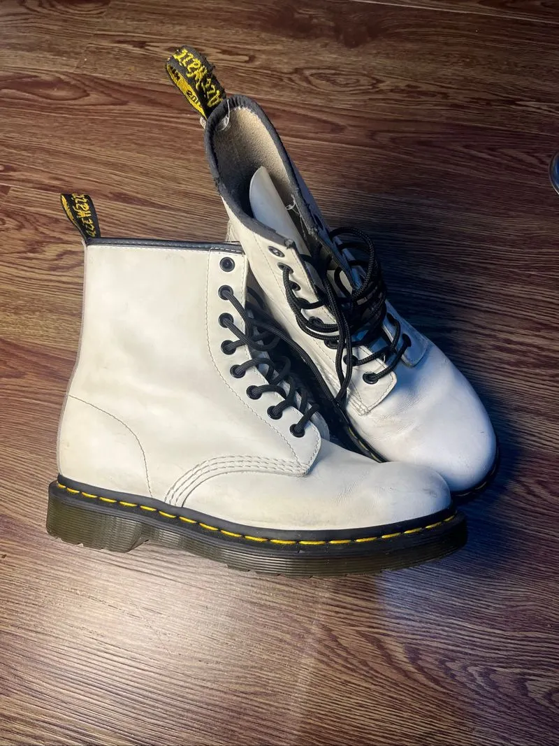 Dr martens white photo 1