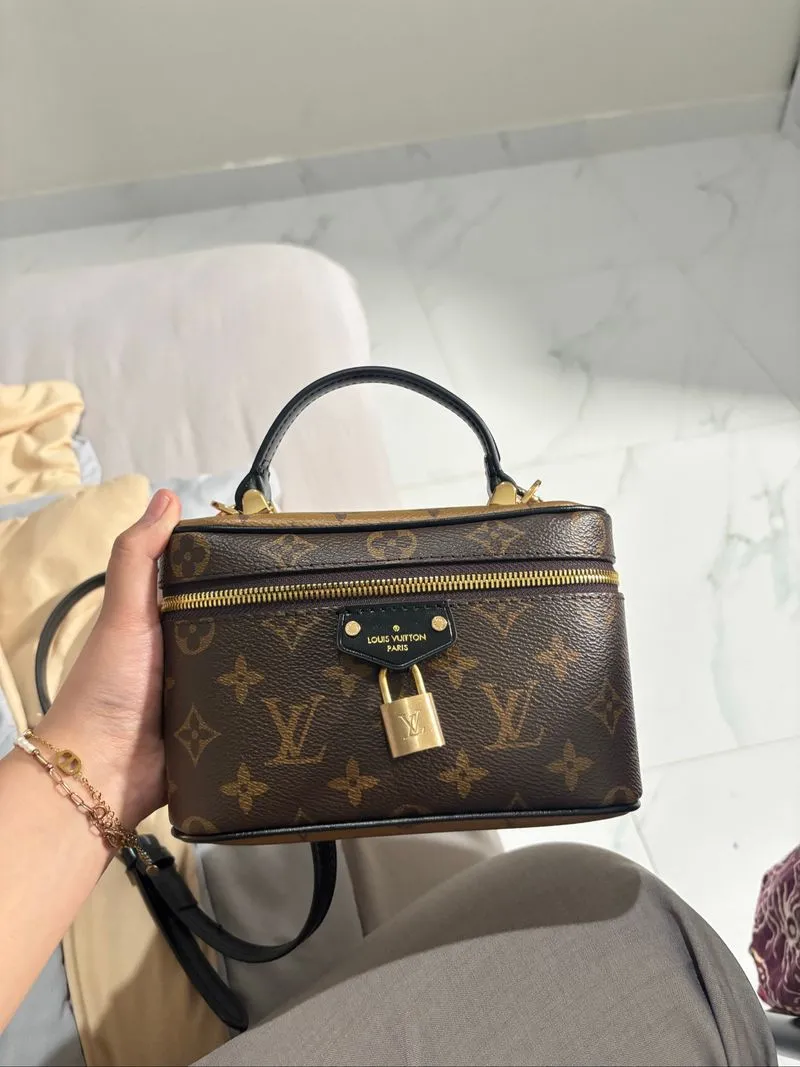 lv pouch photo 1