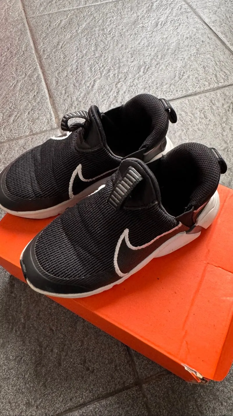 Sepatu Nike anak photo 1