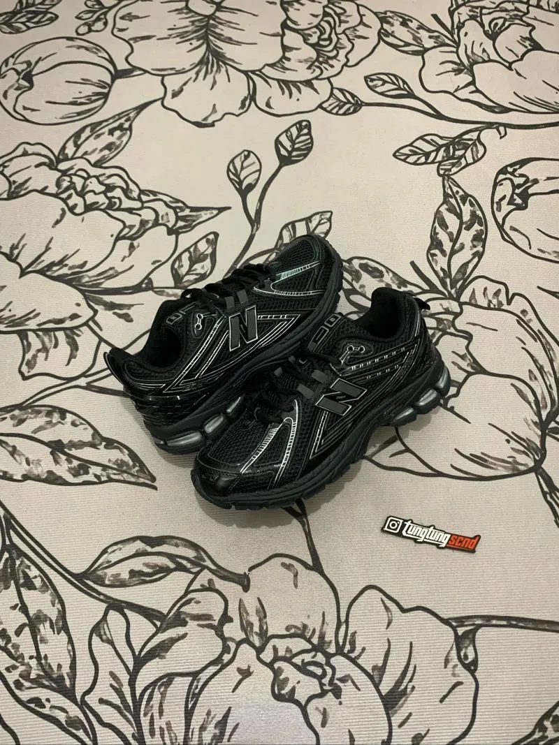 New Balance 1906R Fullblack photo 1