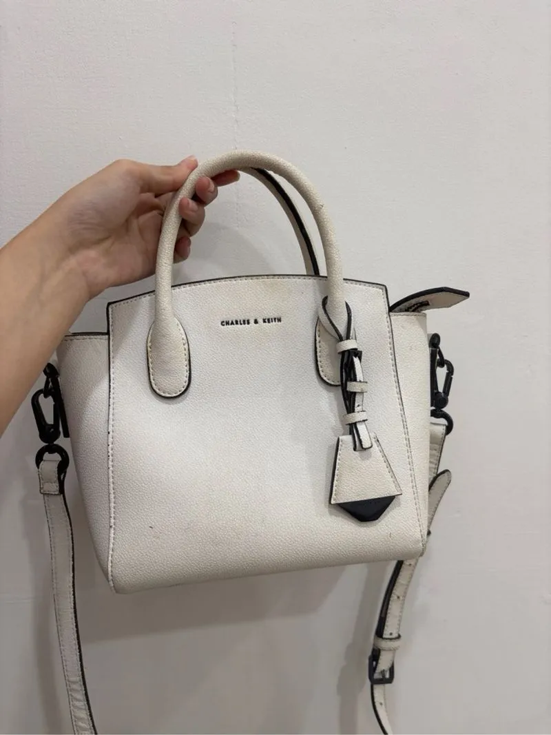 Charles And Keith Totebag White photo 1