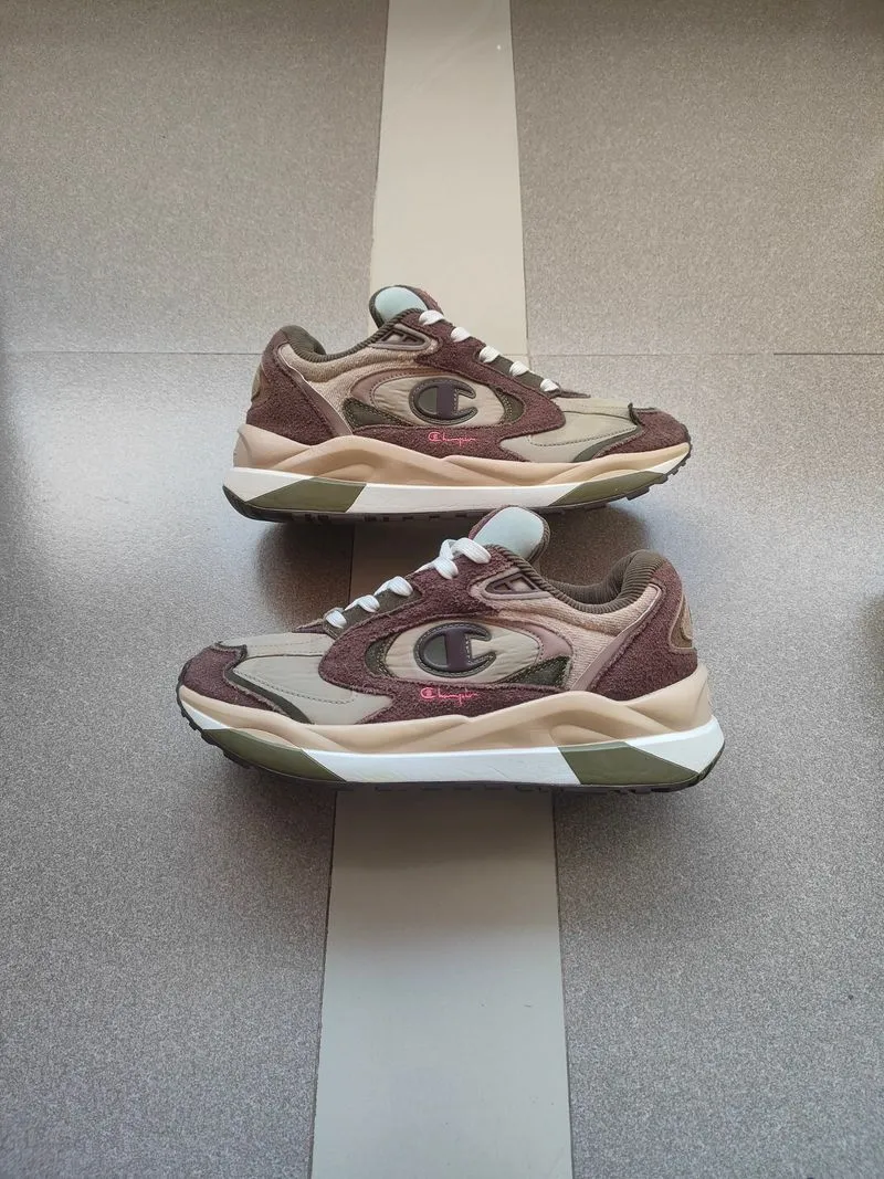 Champion Sneakers Size 42 Authentic photo 1