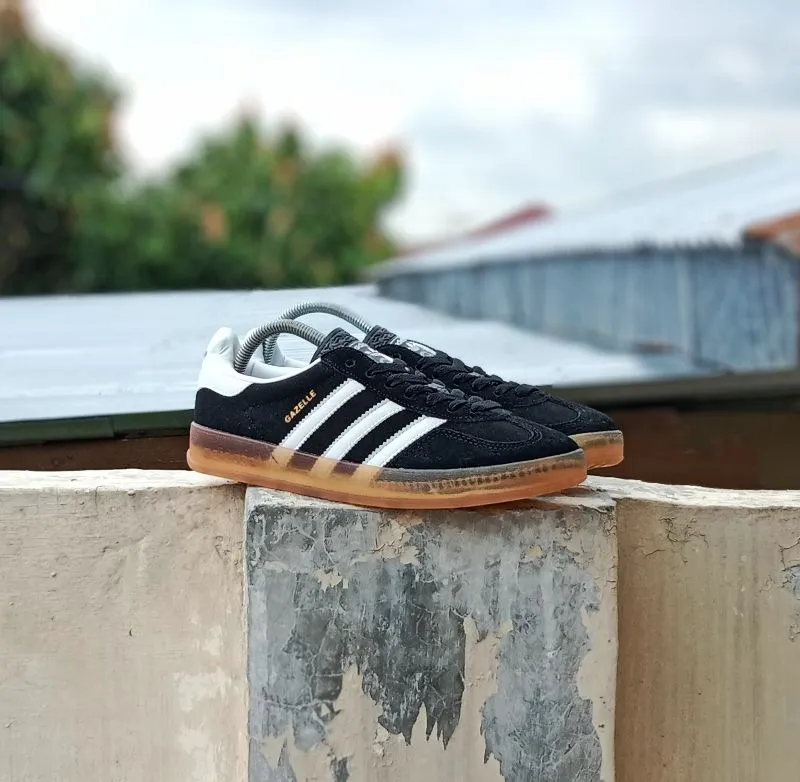 Adidas Streetwear Casual Sneakers Pria white black photo 1
