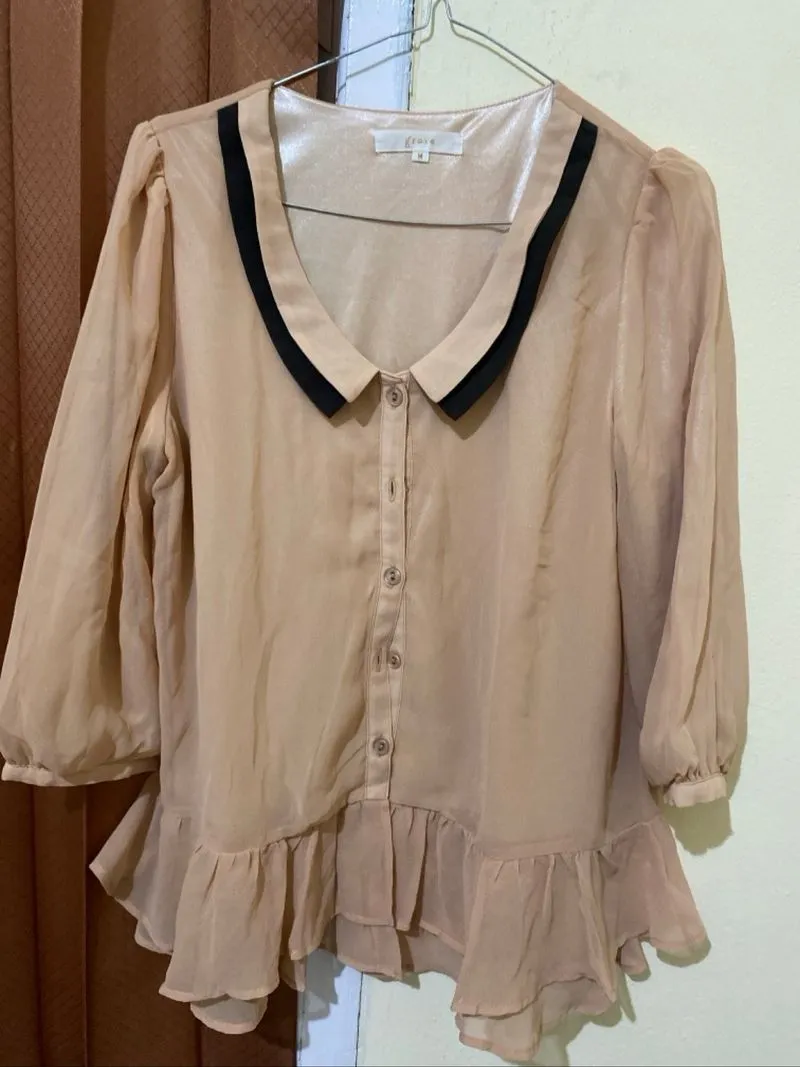 Blus wanita berwarna cokelat muda (beige/nude) photo 1