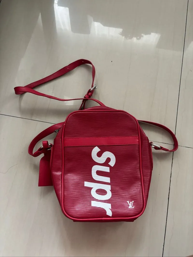 Lv supreme bag photo 1