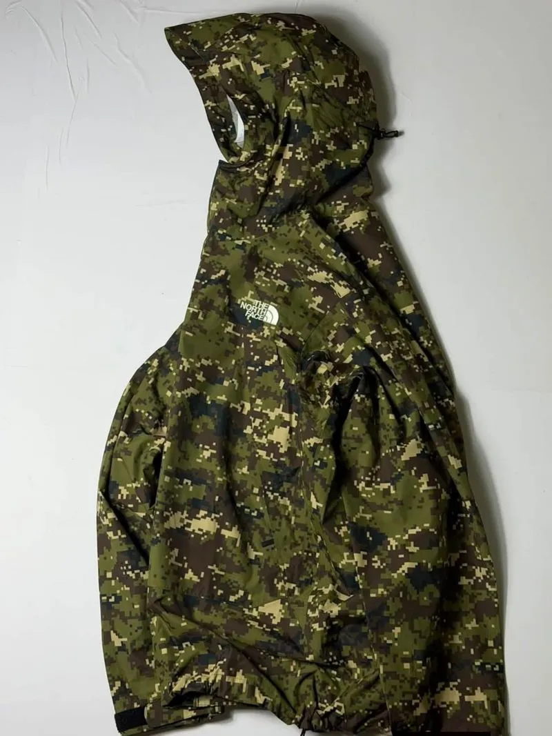 Jaket The Nort Face Camo Size L photo 1