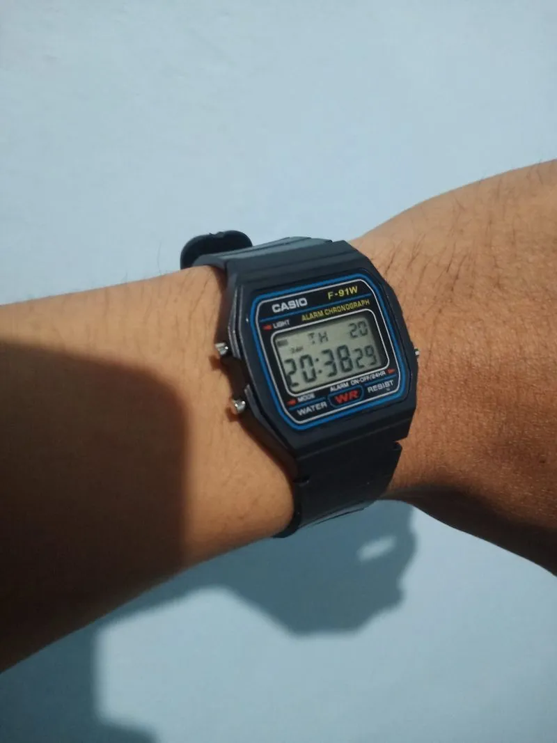 Casio F-91W photo 1