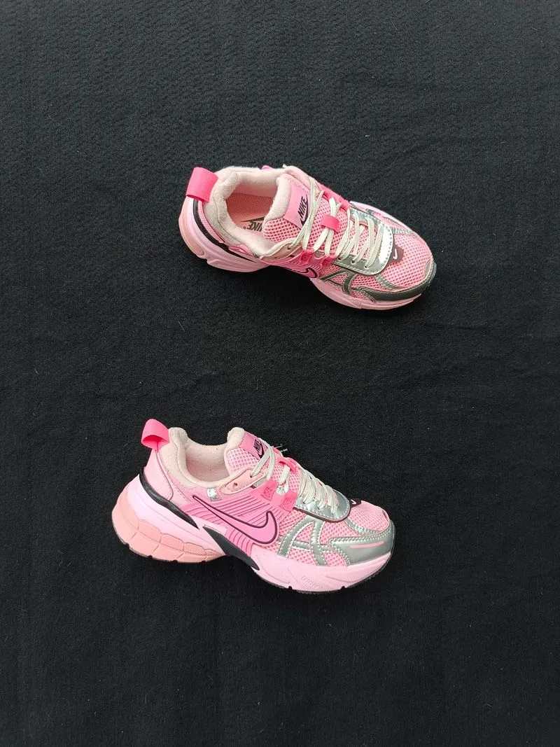 Nike Wmns V2K Run photo 1