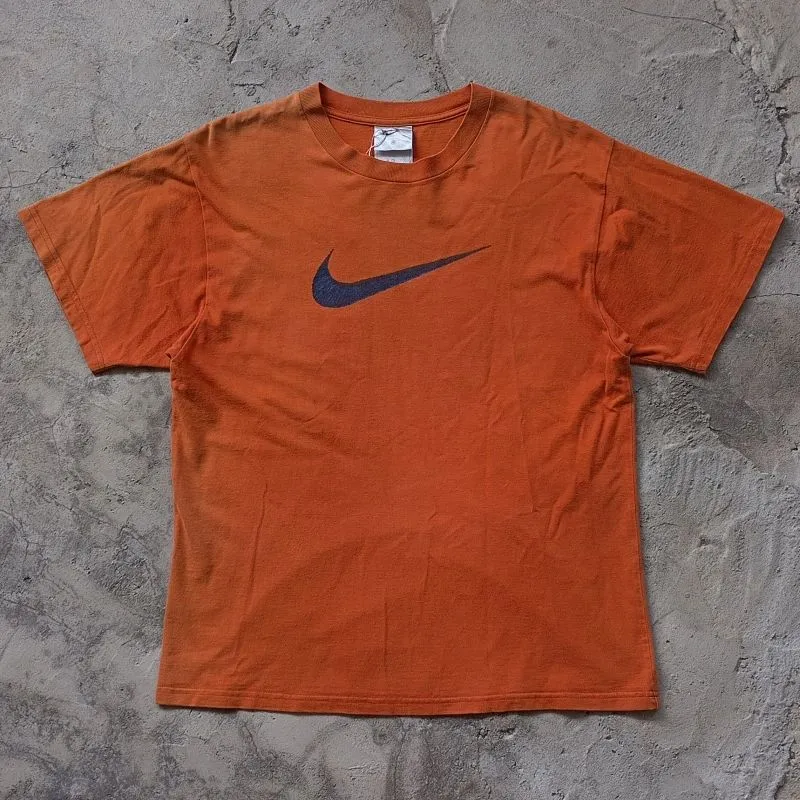 Nike Vintage Sportswear T-shirt Pria orange photo 1