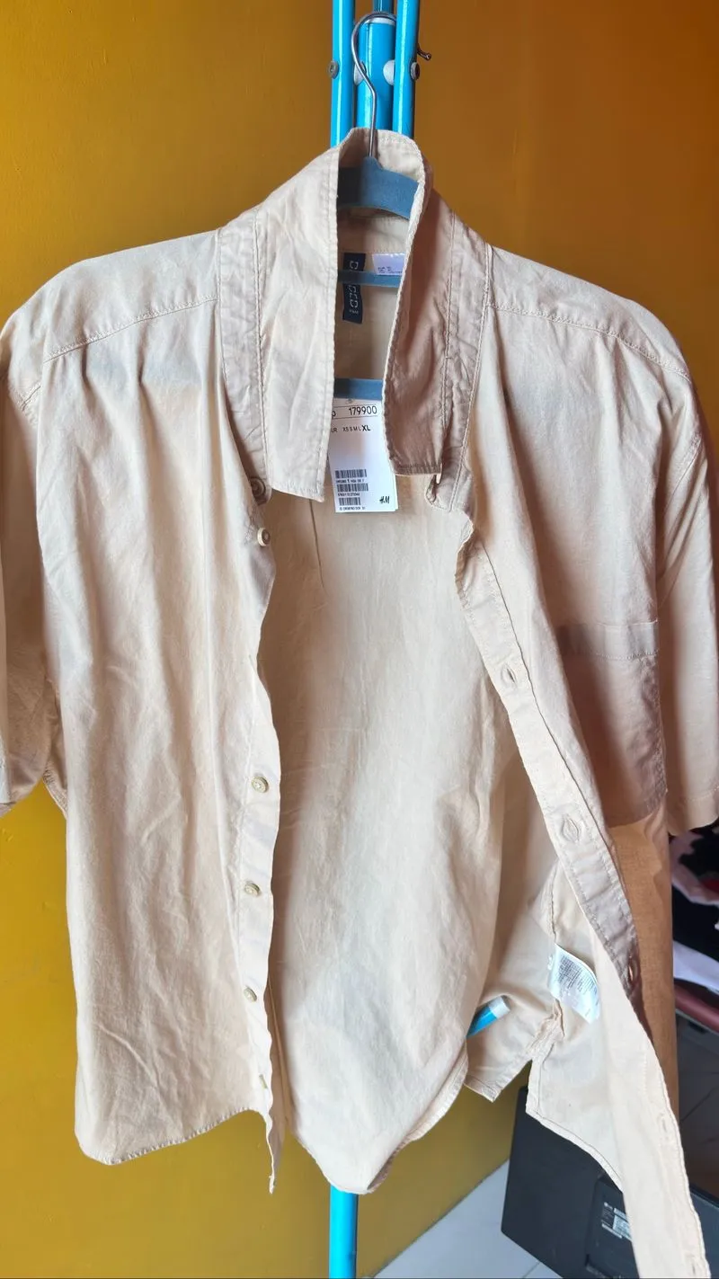 Kemeja cream lengan pendek photo 1