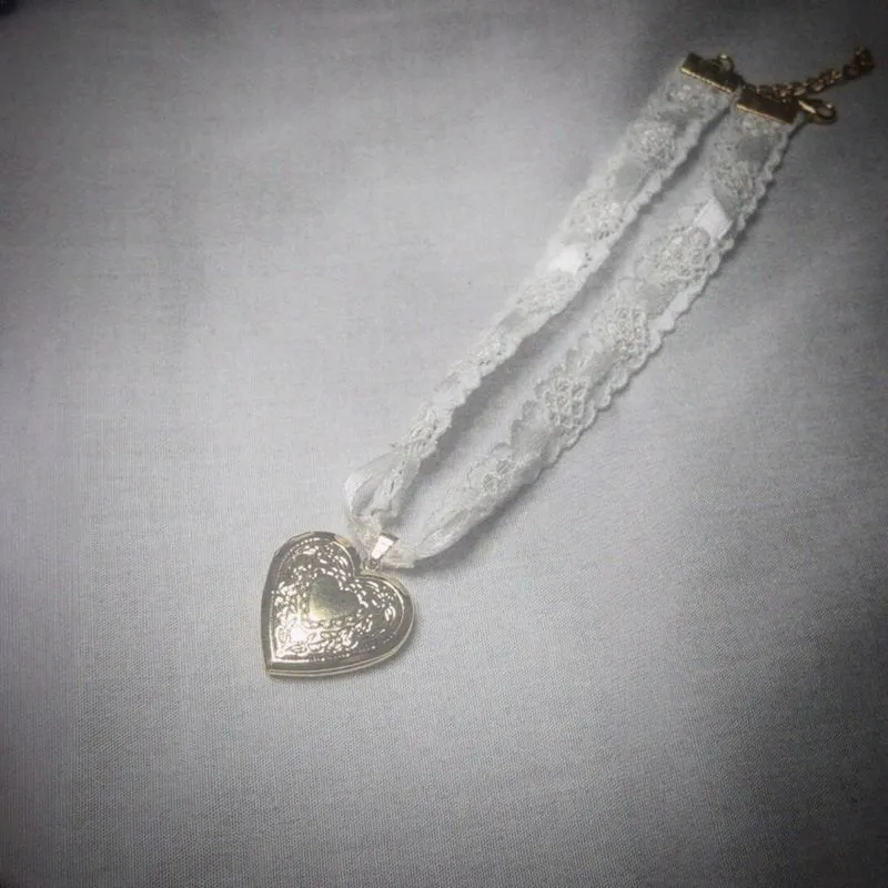 The Whispering Heart  photo 1