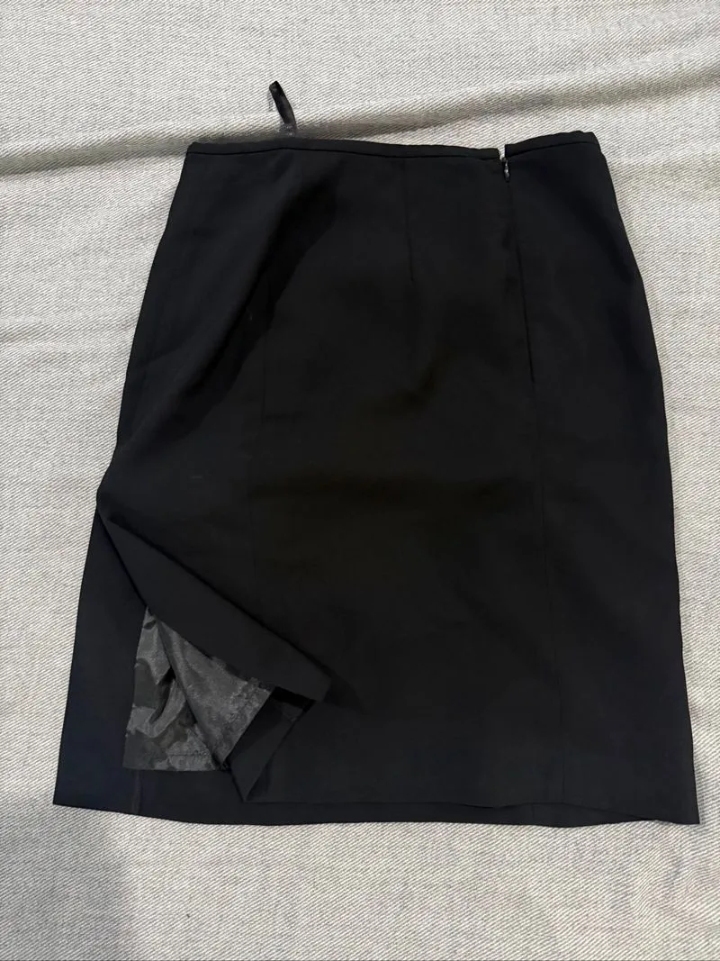 Atmosphere short skirt photo 1