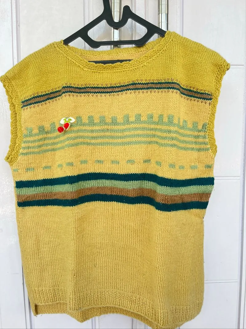 Vest Rajut Tanpa Lengan Kuning Mustard Motif Geometris & Bor photo 1