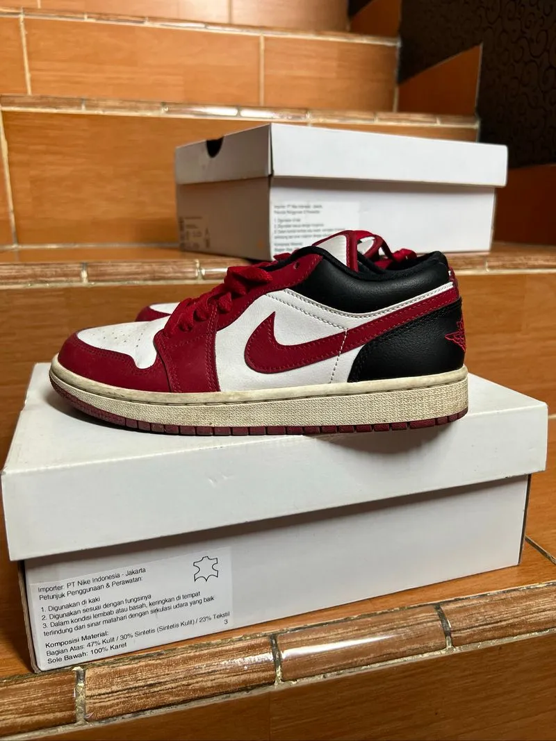 Womens Air Jordan 1 Low photo 1