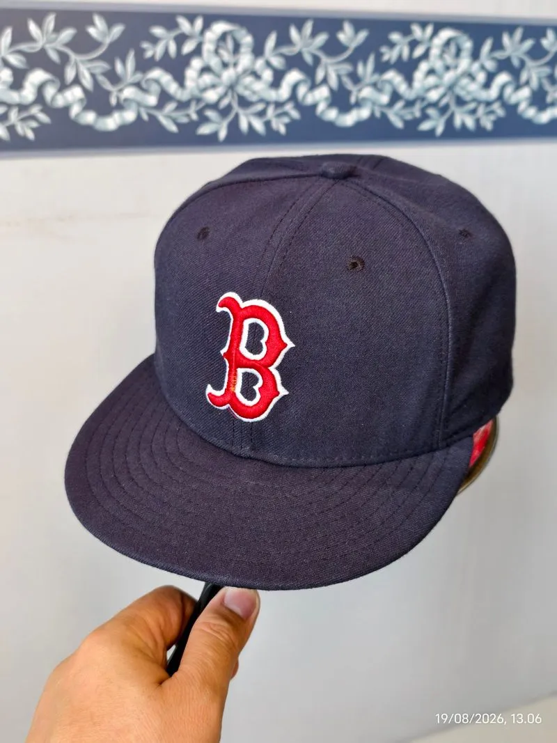 (205) Size 7 7/8 Topi Fitted New Era logo Boston Red Sox photo 1