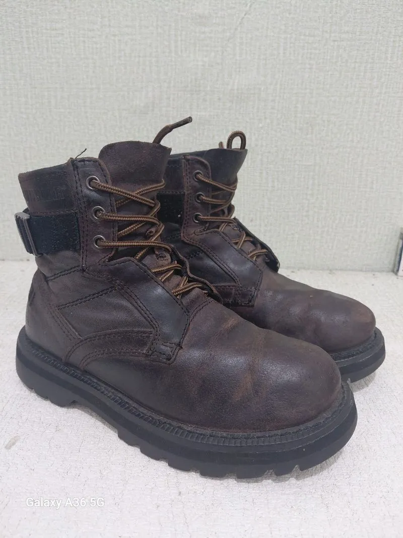 Caterpillar boot coklat tua
size 40 insole 25 cm photo 1
