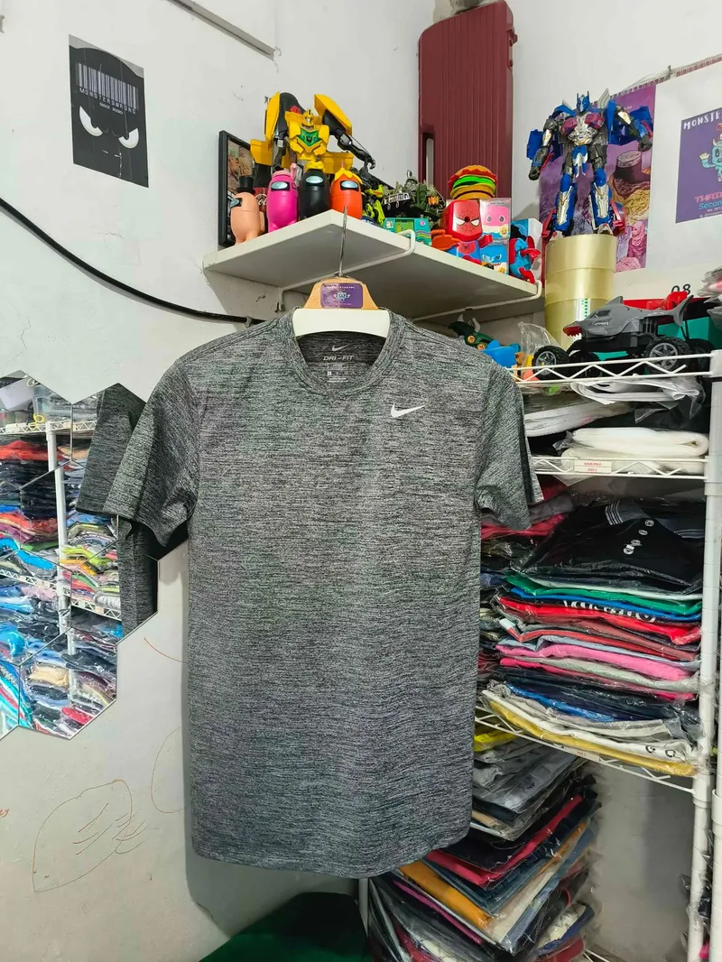 Nike Streetwear Sportswear T-shirt Pria gray photo 1
