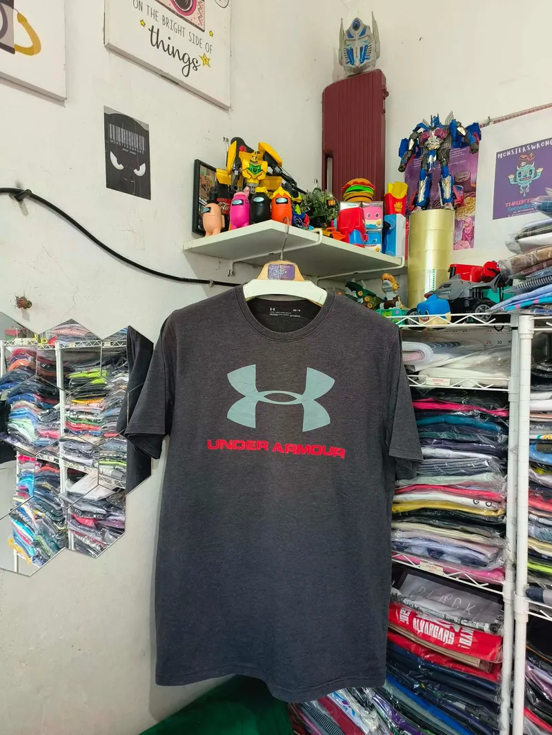 Under Armour Streetwear T-shirt Pria gray photo 1