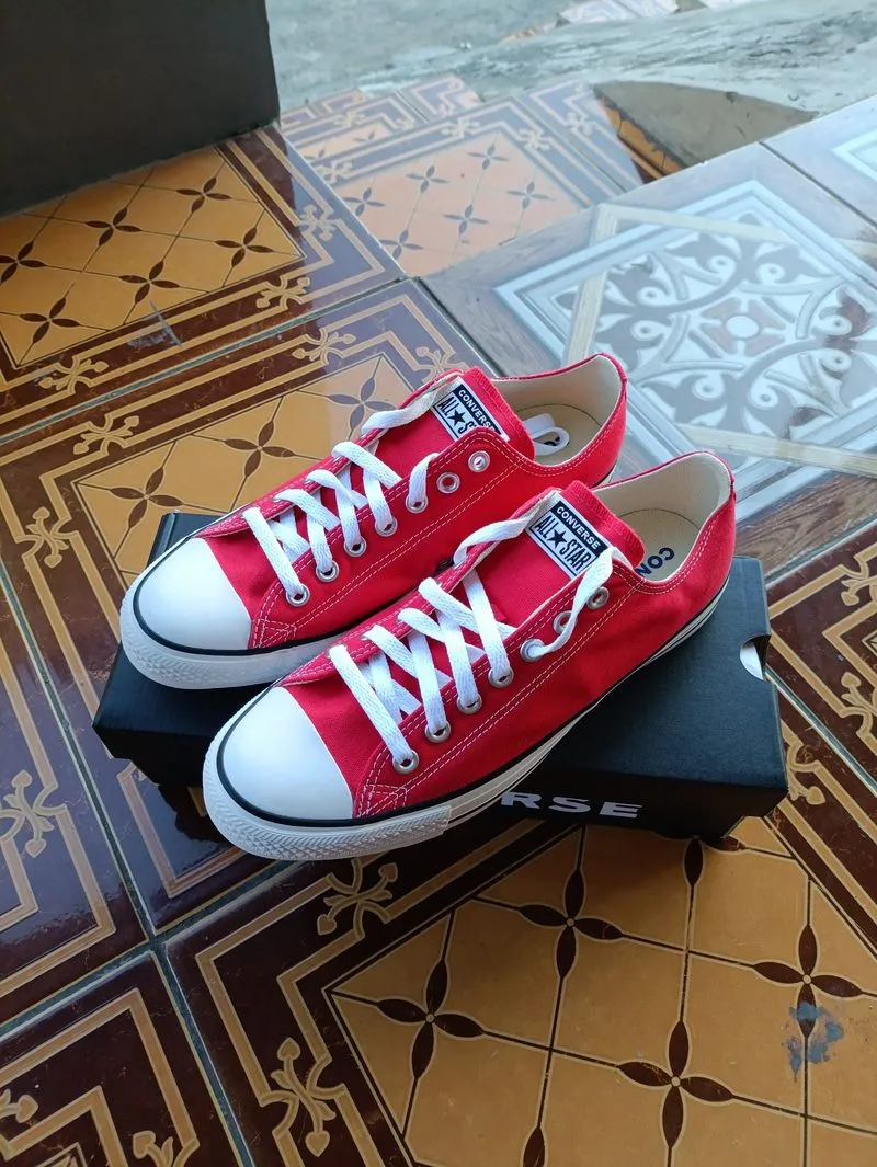 Converse Chuck Taylor All Star Red Lo photo 1