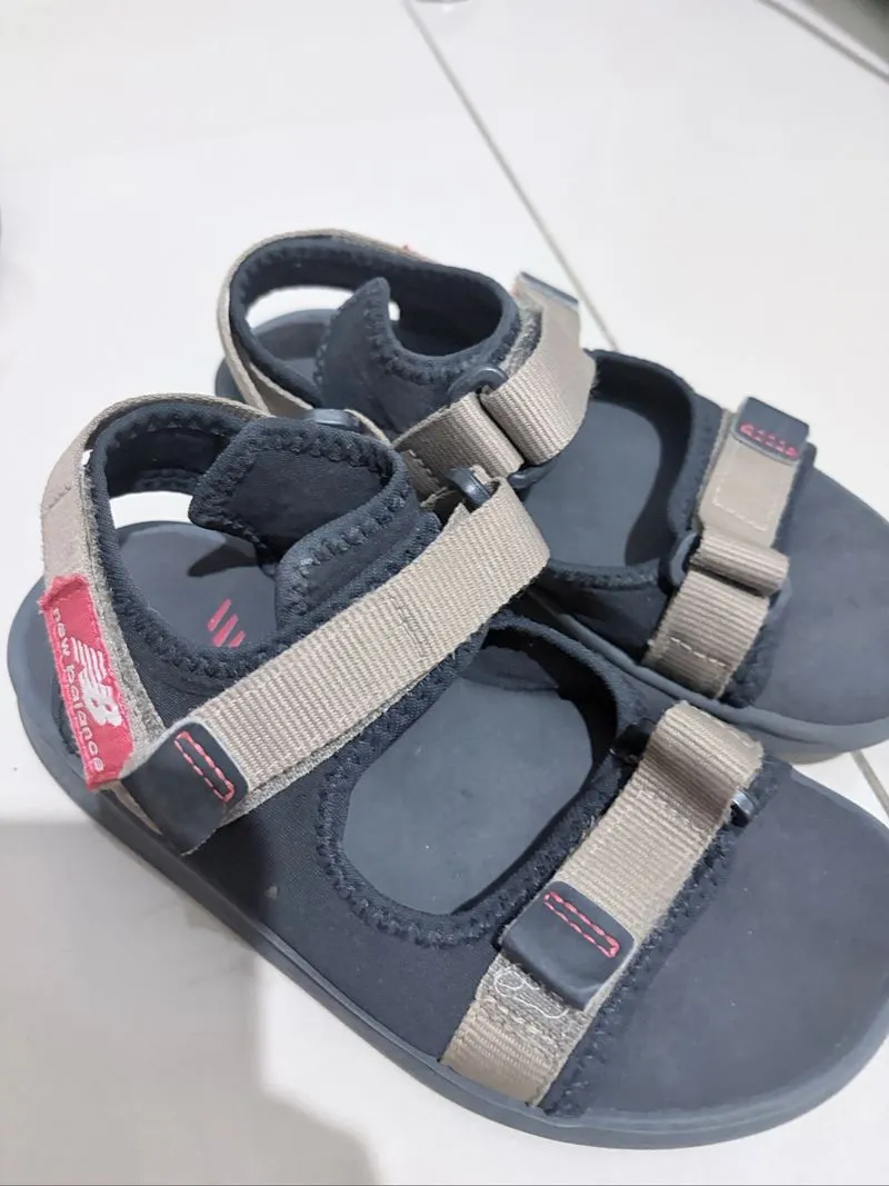 Sendal anak New Balance photo 1
