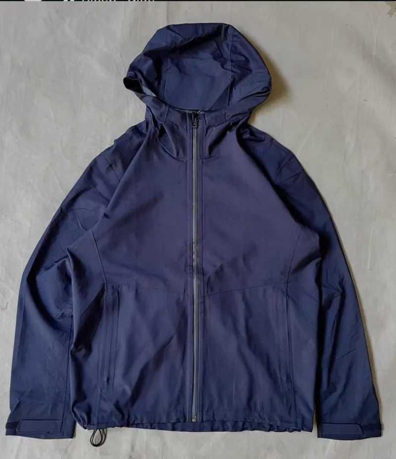 jacket uniqlo blocktech warna navy photo 1