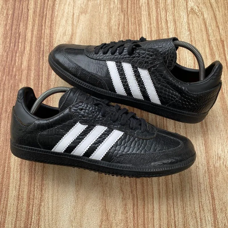 Adidas Casual Sneakers Pria black photo 1