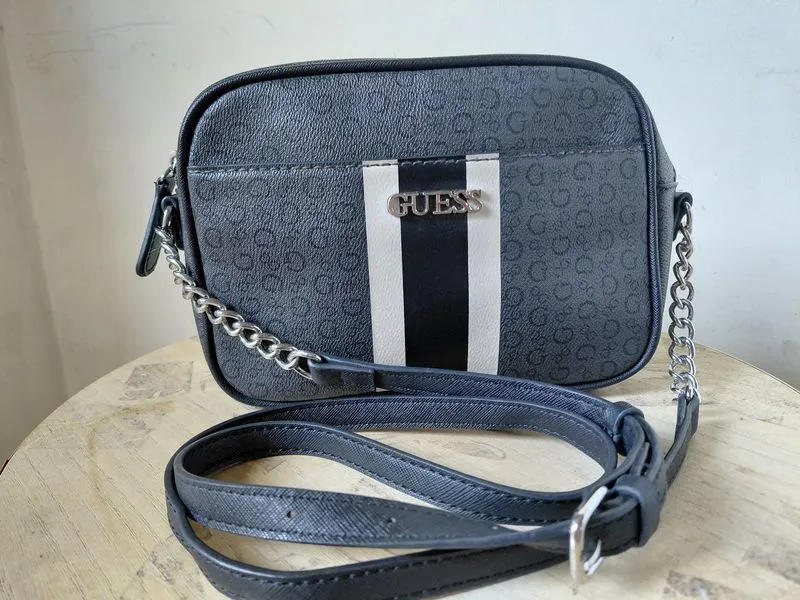 Guess Cambag Crossbody photo 1