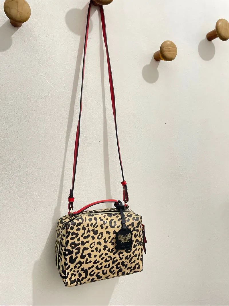 Estee lauder bag leopard photo 1