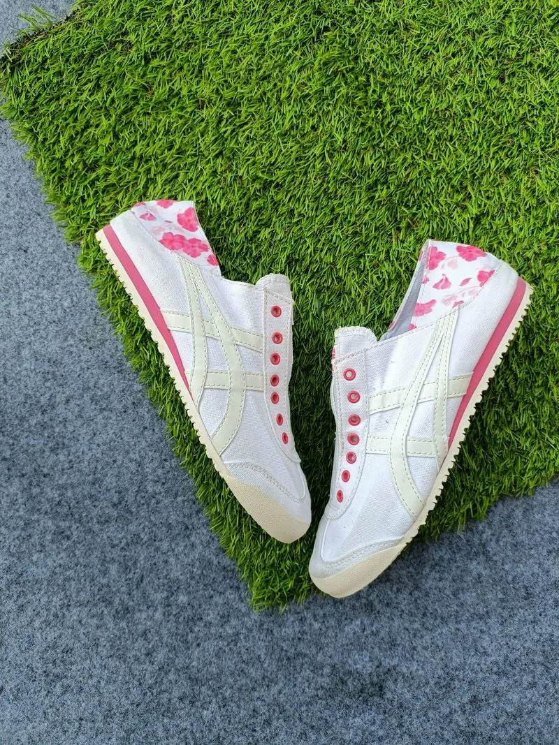 Onitsuka Tiger Slip on  photo 1