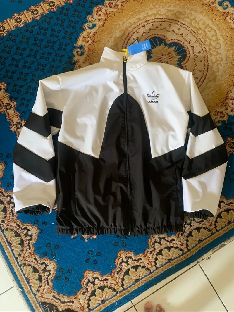 Adidas windbreaker photo 1