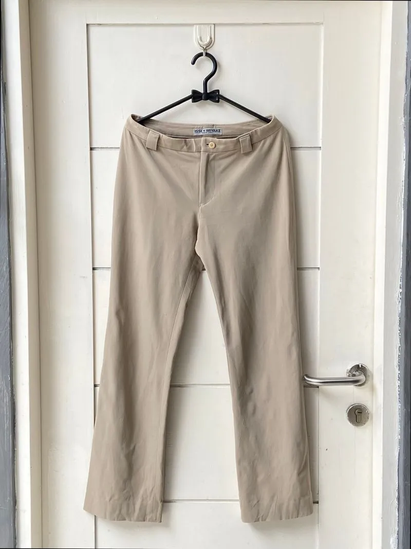 Issey Miyake Casual Casual pants Pria tan photo 1