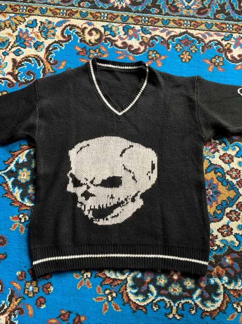 Sweater hitam photo 1
