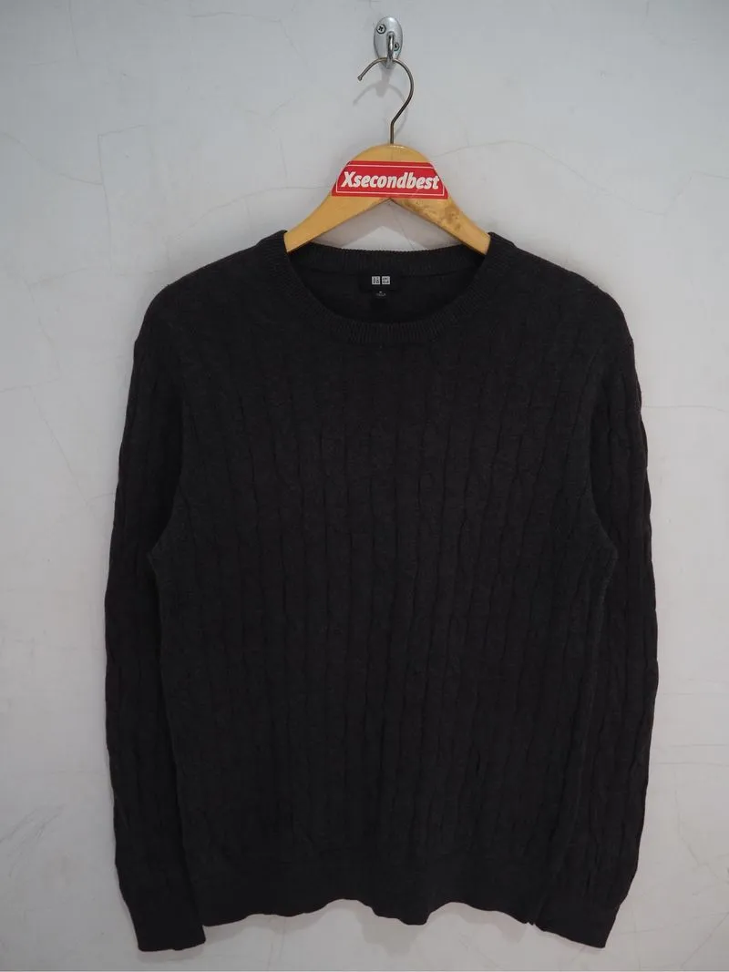 UNIQLO CABLE KNIT SWEATER photo 1