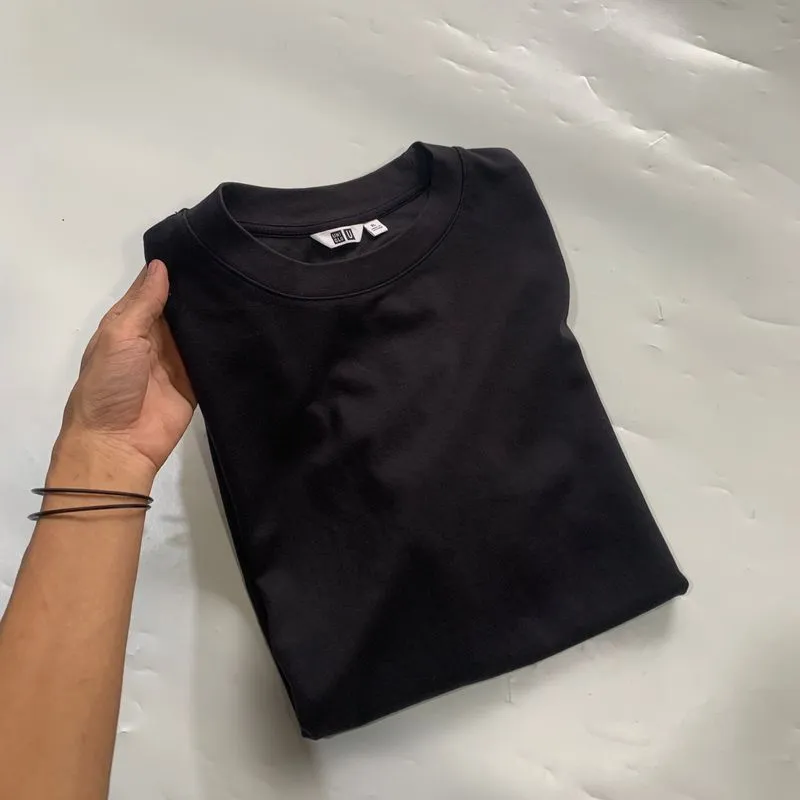 Uniqlo Streetwear T-shirt Pria black photo 1