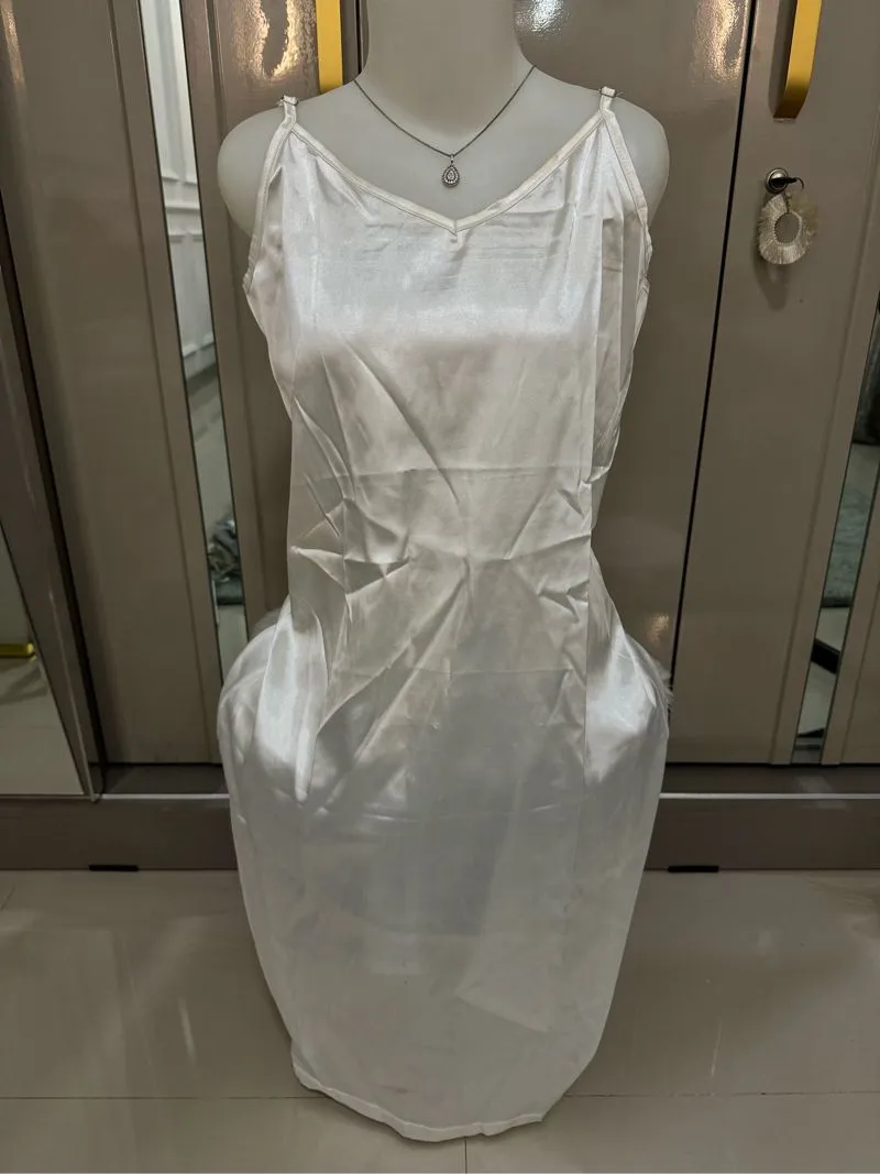 Luxury Wanita white photo 1