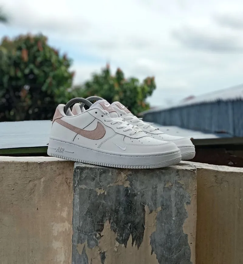 Nike Streetwear Casual Sneakers Wanita white pink photo 1