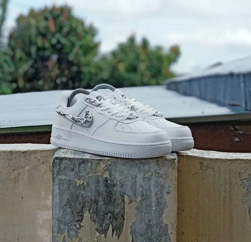 Nike Streetwear Casual Sneakers Wanita white photo 1