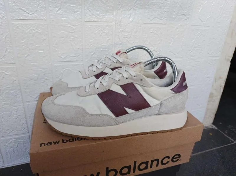 New Balance Sportswear Casual Sneakers Wanita burgundy white photo 1