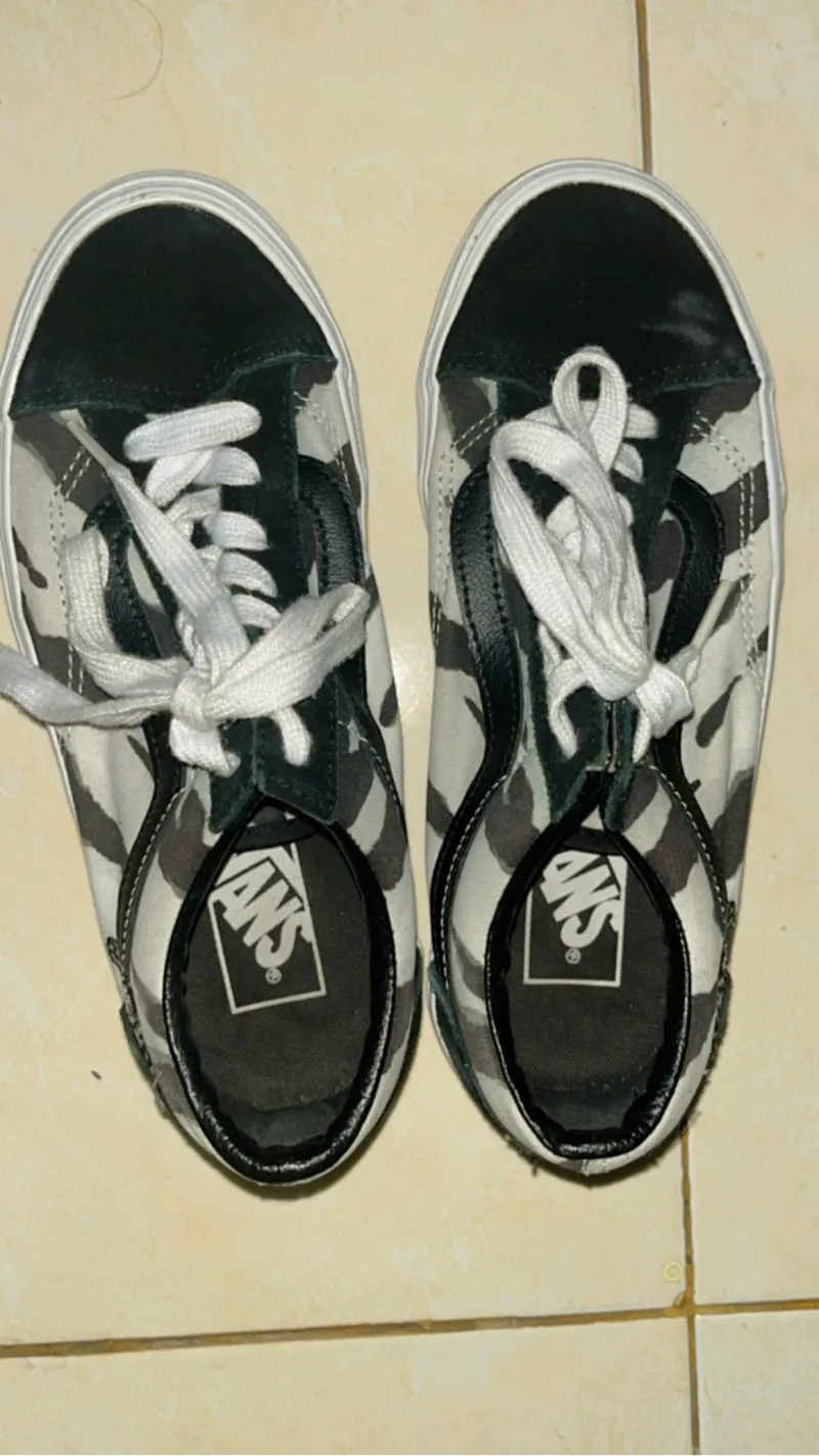 VANS Streetwear Sneakers Wanita white black photo 1