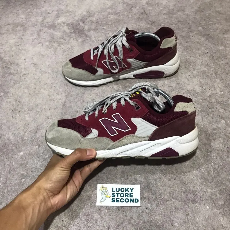 New Balance Casual Sneakers Pria red photo 1