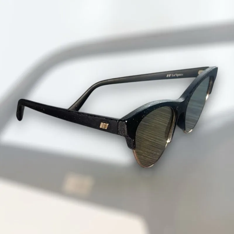 Le Specs Y2K Futurist Sunglass Wanita gold black photo 1