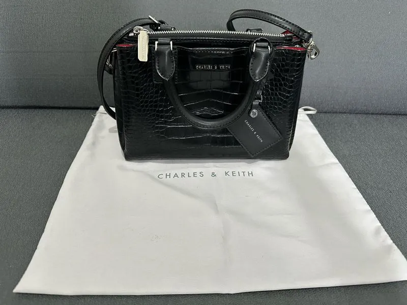 Charles and Keith Casual Handbag Wanita black photo 1