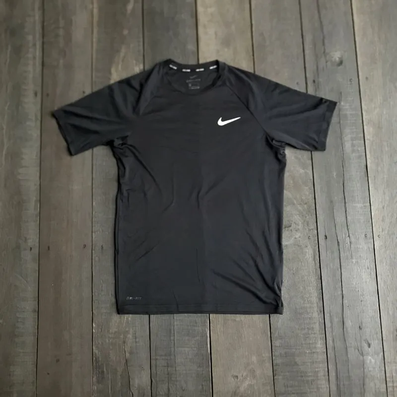 Nike Sportswear Jersey Pria white black photo 1
