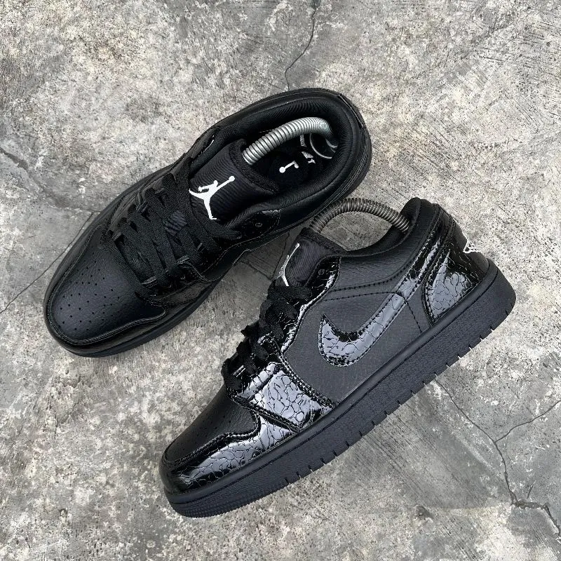 Nike Streetwear Sneakers Pria black photo 1