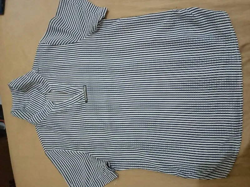 Minimalist T-shirt Wanita white photo 1