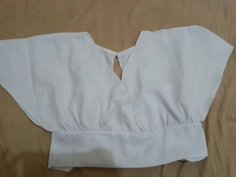 Avant Garde Minimalist Crop top Wanita white photo 1
