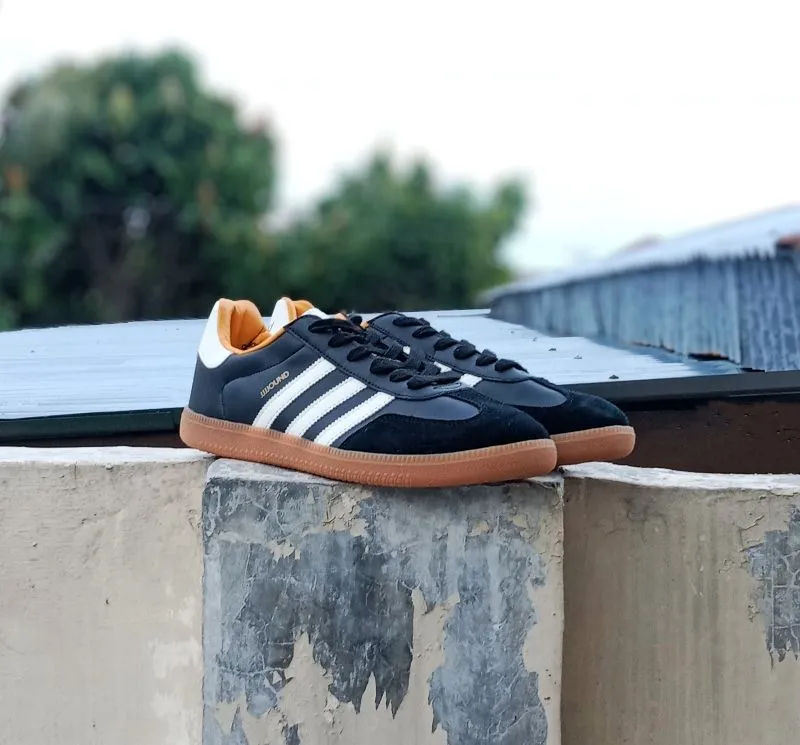 Adidas Streetwear Casual Sneakers Pria black photo 1