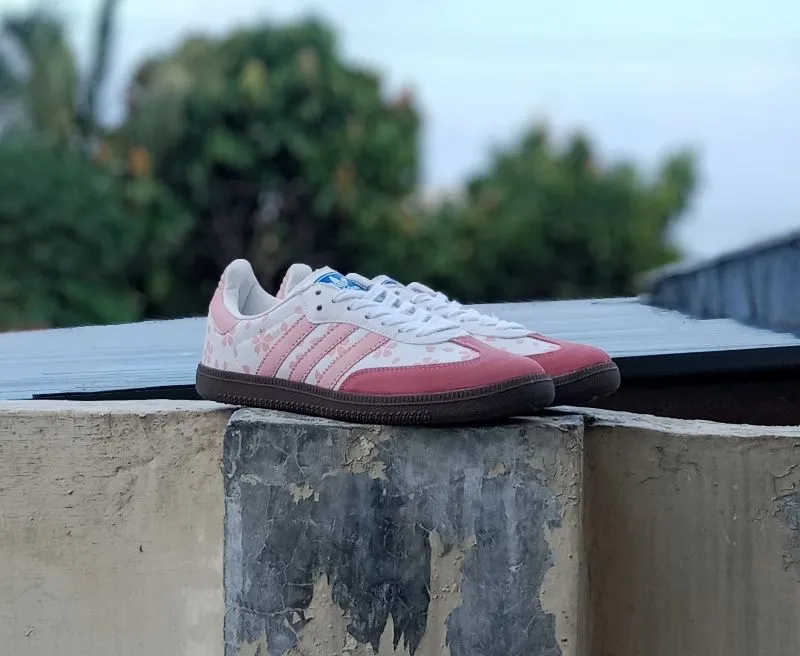 Adidas Streetwear Casual Sneakers Wanita white pink photo 1