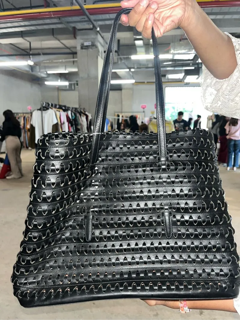 ALAÏA Casual Tote bag Wanita black photo 1